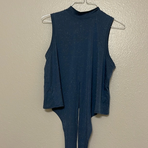 Used - Picture 1 of 3